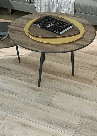 minimalistyczny stolik